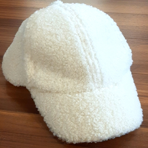 Fleece cap - Picture 1 of 3